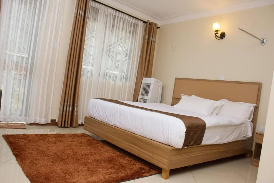 Santa Maria Hotel Entebbe Extérieur photo